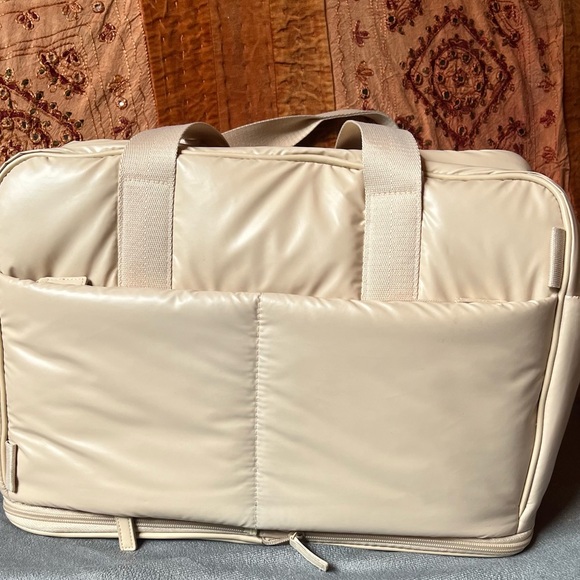 Beis Beige Expandable Air Duffel Puffer - Picture 2 of 8